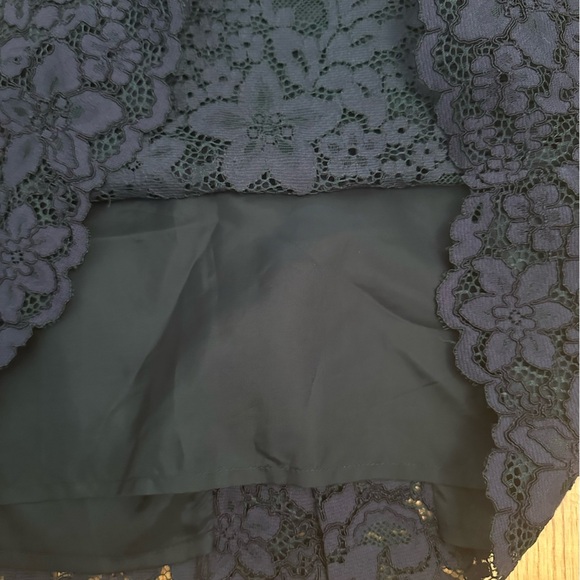 Tory Burch Size 4  Lace Pencil Skirt Scalloped Embroidered Floral Slit @ - Picture 3 of 10